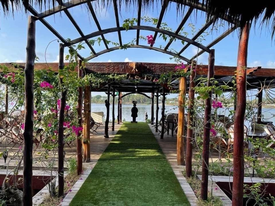 Hotel O Sole Mio Assinie-Mafia Exterior photo